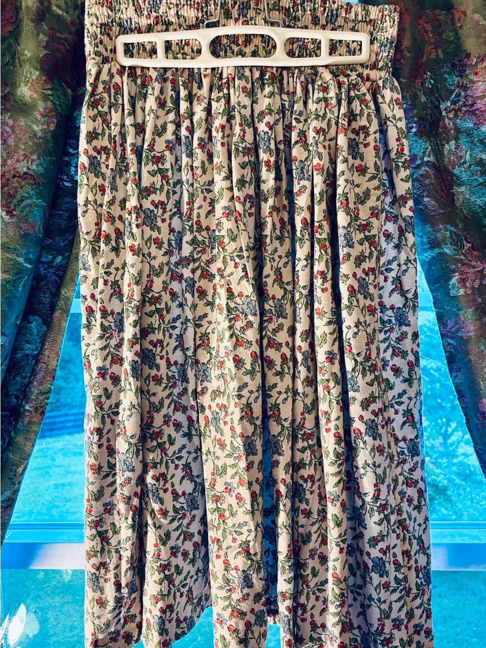 Vintage 80’s Floral Gathered Midi Skirt - Cream with Red & Green Floral Print